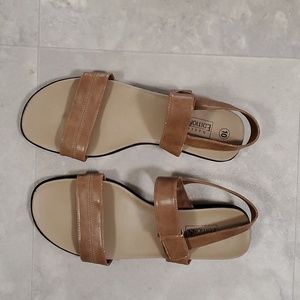Basic Edition 10 sandal